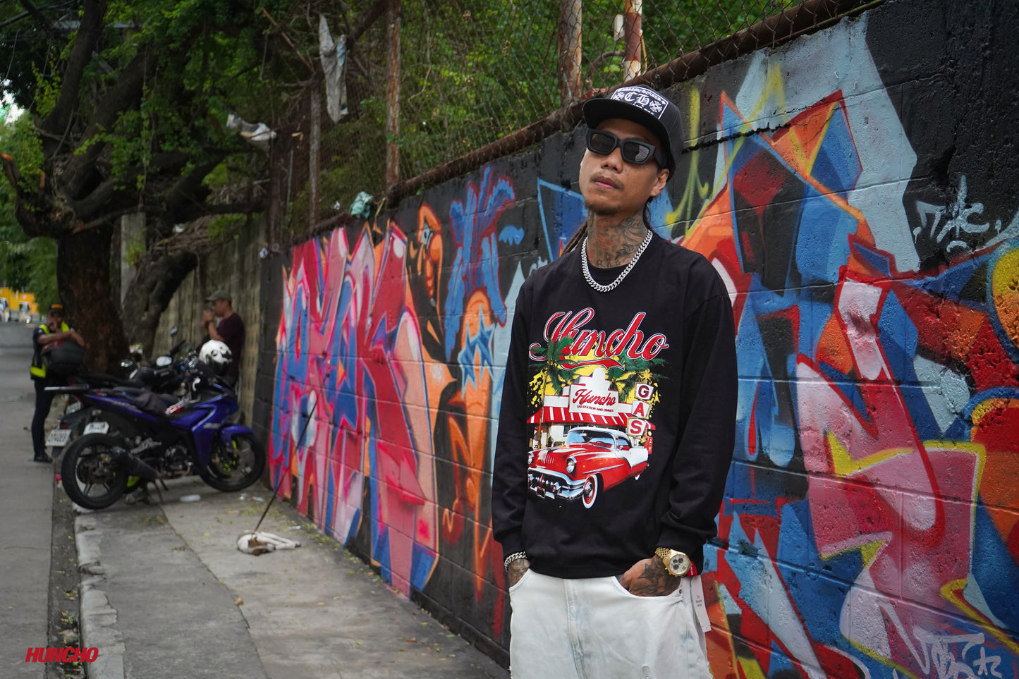 HUNCHO "FILLING STATION" LONG SLEEVE