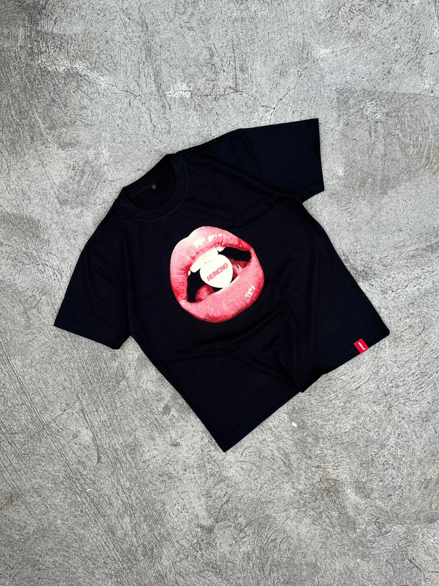 HUNCHO LIPS TEE